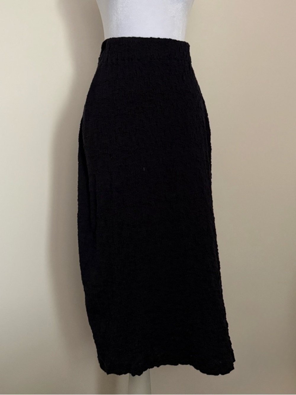 Vince Navy Textured Midi Skirt size XS EUC